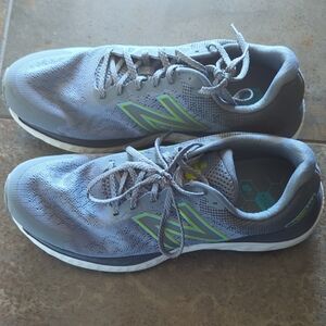 New Balance Gray Athletic Shoes Sleek Design